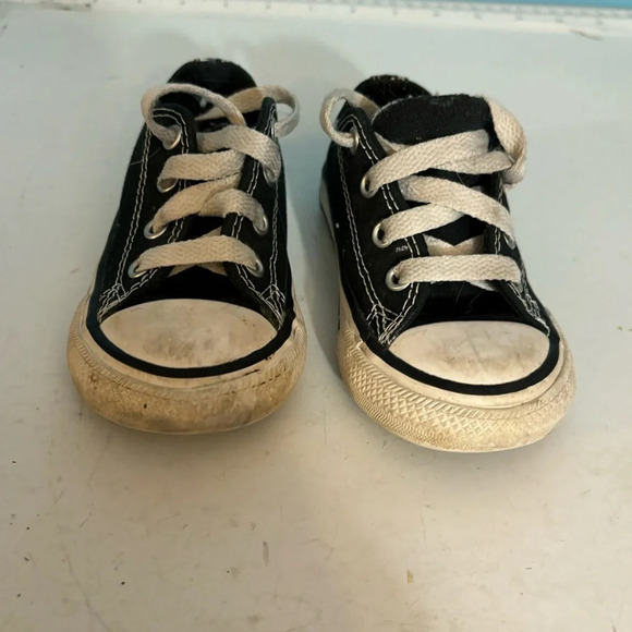 🛍️3/$30  Converse‎ all star low top black chuck Taylor’s in size 6 toddler - Picture 2 of 9